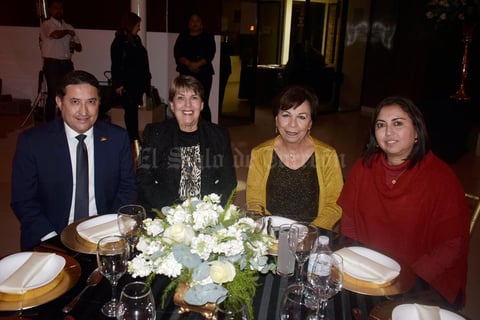 21012020 Erasmo, María de los Ángeles, Gloria y Ana.