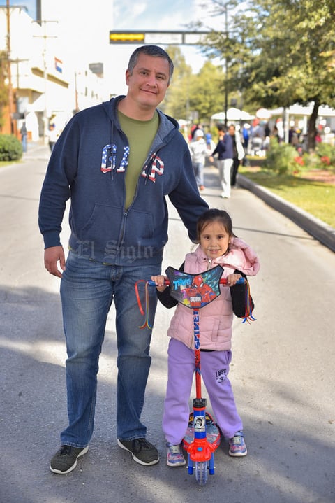 20012020 DE PASEO.  Luis y Zoé.