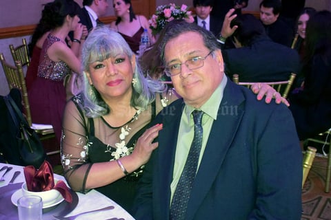 20012020 LA PASAN MUY BIEN.  Mildred y Enrique.