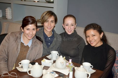 Violeta, Angelica, Roxana y Aine