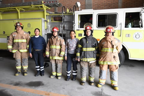 Al igual que ellas, Cristina García, técnica en Urgencias Médicas; Jessica Yessenia Reyes, técnica en Urgencias Médicas y enfermera; e Irene Sánchez, licenciada ejecutiva en Seguridad Pública del Estado, enfermera y paramédica; formarán parte de la primera generación de mujeres que se adhieren al grupo de Bomberos.