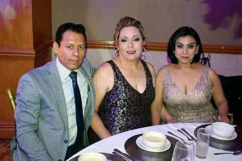 27012020 NOCHE DE BODA.  Mario, Gaby y Dulce.