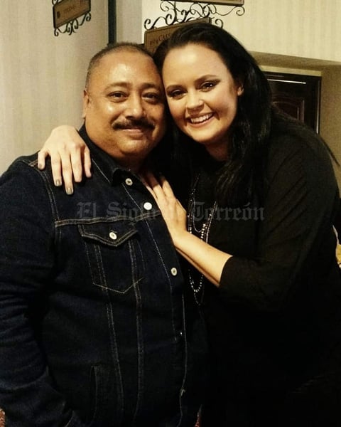 26012020 LA FOTO DEL RECUERDO.  El productor Aquiles Pámanes con la cantante internacional Shaila Dúrcal en pasado evento CDMX.