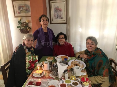 26012020 GRATOS MOMENTOS.  En conocido restaurante de Cd. Lerdo, se reunieron a desayunar  y festejarle su cumpleaños a Guille Vázquez de Montaña, Coco Esguerra de Olazabal, Tere Rojas de Castañeda y Carmen Ortega Figueroa.