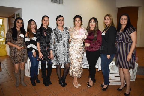 26012020 DESPIDEN SU SOLTERíA.  Gabriela Ríos Rodríguez, acompañada de sus damas, Monse, Berenice, Jessica, Brenda, Karla, Aby, y Martina.
