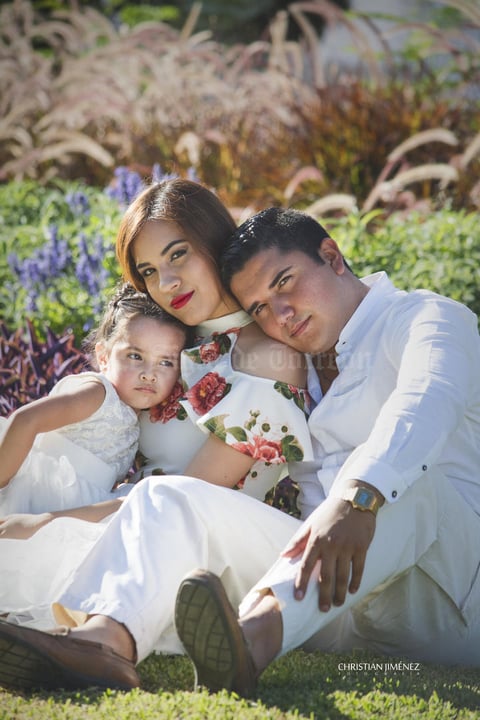 26012020 Édgar Eduardo Sánchez y Yolanda Ibáñez en sesión fotográfica con su pequeña hija Nicole Sánchez Ibáñez.- Christian Jiménez