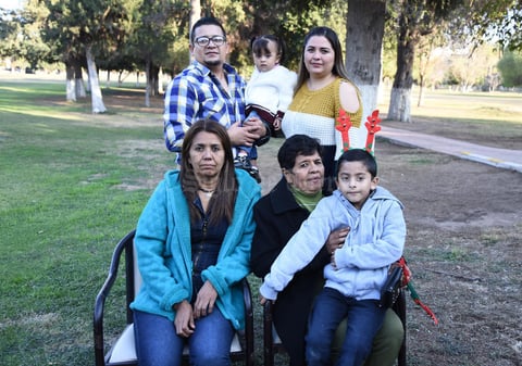 27012020 EN FAMILIA.  Irma, Mayra, Paty, Irma, Gera y Gera Jr.