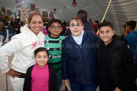 25012020 DE PASEO.  Roxana, Camila, Tadeo, Alejandra y César.