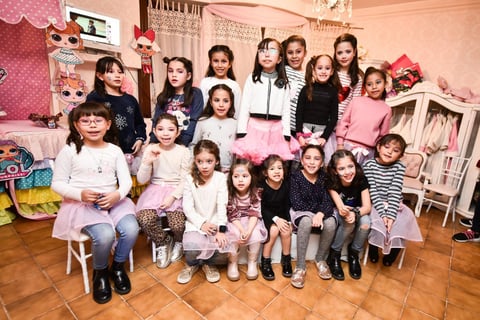 26012020 UNA FIESTA AL ESTILO SPA.  Elisa María Salcido Matías en compañía de todas sus amigas.