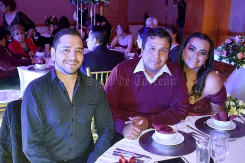 29012020 BANQUETE NUPCIAL.  Tony, Christian y Luz.