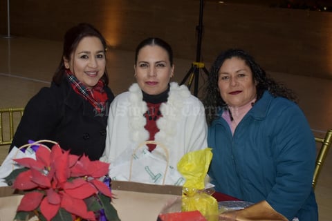 29012020 EN UNA RECEPCIóN.  Perla, Violeta y Aurora.