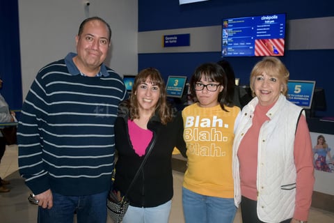 29012020 David, Mónica, Bárbara y María Estela.