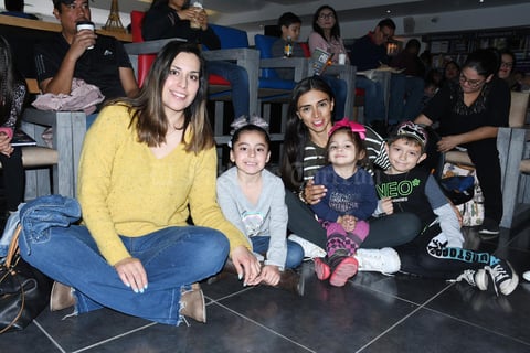 29012020 DISFRUTAN SU FIN DE SEMANA.  Berenice, Valentina, Fabiola, Eugenia y Mateo.