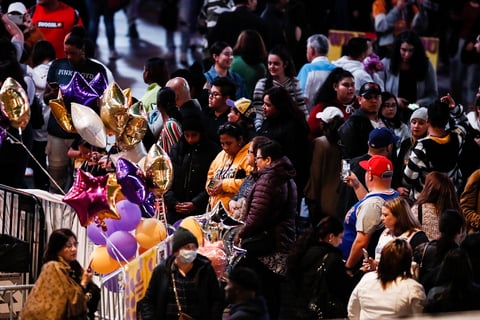 Kobe Bryant es homenajeado en el Staples Center