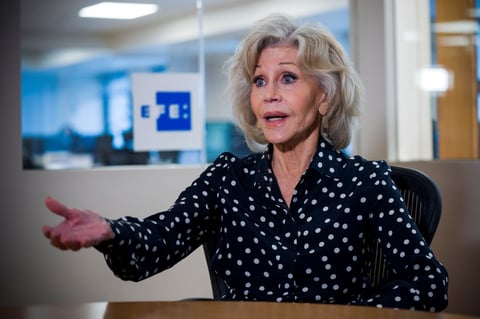 7. Jane Fonda
Cuando promovía la cuarta temporada de 'Grace and Frankie', la actriz llevaba algunos vendajes en su cara. Después dio a conocer que le habían retirado un tumor canceroso del labio. En 2010 la actriz ya había tenido una experiencia similar cuando le removieron tejido canceroso del pecho.