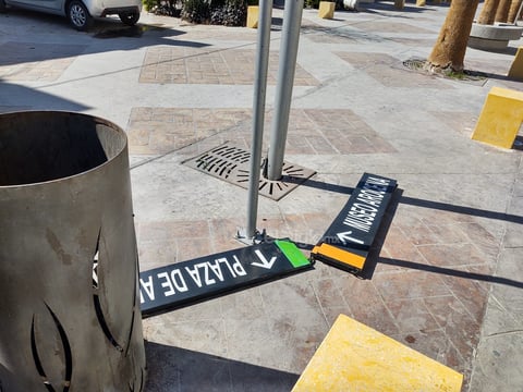 Señales viales también se vieron afectadas.