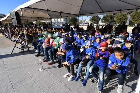 Se tuvo la presencia y participación de alumnos de diversas instituciones educativas.