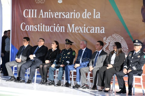 Al finalizar el evento, la bandera monumental de la Plaza Mayor fue retirada por elementos de la Dirección de Seguridad Pública Municipal de Torreón, esto para evitar un incidente derivado de los fuertes vientos.