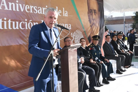 En su mensaje, el alcalde de Torreón, Jorge Zermeño, afirmó que la Constitución de 1917 representa la 'vida de los mexicanos y el orden jurídico de este país'.