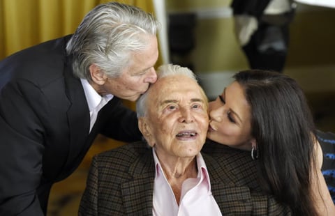 2016. Festeja sus 100 años en compañía de su familia.