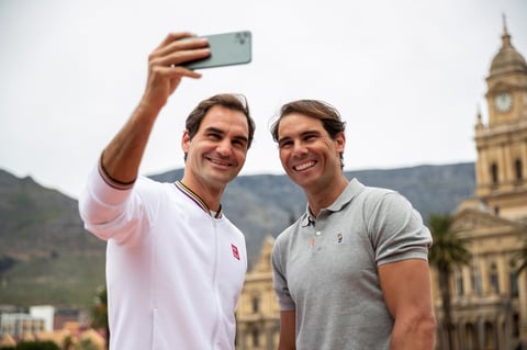 Los tenistas Roger Federer y Rafaél Nadal jugaron un duelo de exhibición en beneficio por África donde participó Bill Gates