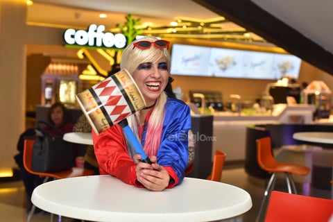 Ante la algarabía del estreno de la cinta Aves de presa y la fantabulosa emancipación de una Harley Quinn, la antiheroína se hizo presente en tales cines para tomarse selfies con los fanáticos y de paso preguntarles qué les pareció la trama.