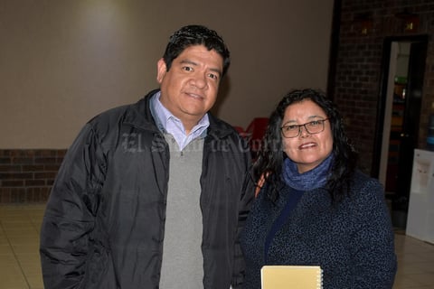 12022020 EN UNA CONFERENCIA.  Alejandro y Andrea.
