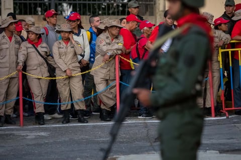 Un grupo de milicianos participa el martes 4 de febrero en una manifestación.