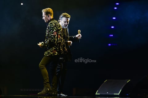 Por su parte, Mijares externó: 'Gracias al público ya son seis años de estar con este Tow'r amigos, esperemos y esta gira dure mucho más'.