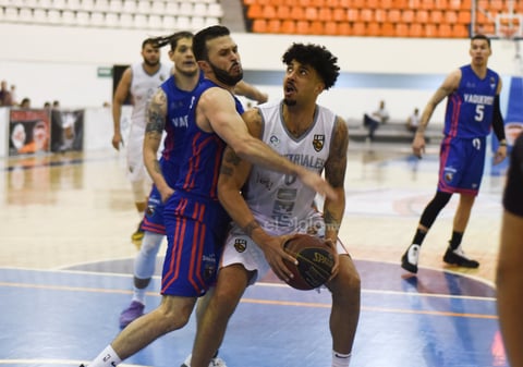 El duelo se disputó en el Auditorio Municipal.