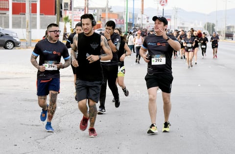 En punto de las 7:30 horas, los inscritos en la prueba de 10 kilómetros, iniciaron su participación en el RockSport Reforma 3030.
