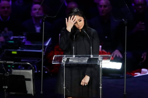 Su esposa, Vanessa Bryant, rompió en llanto al tomar la palabra 