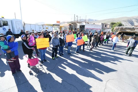 Hasta las 09:50 horas los manifestantes seguían esperando al alcalde Jorge Zermeño para negociar su retiro de la zona.