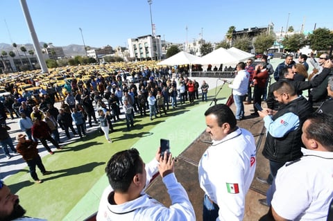 Taxistas exigen 'meter en orden' a Uber y DiDi en Torreón