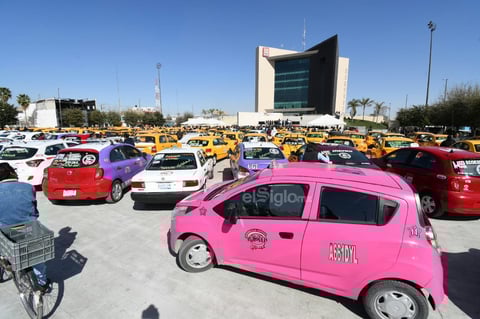 Taxistas exigen 'meter en orden' a Uber y DiDi en Torreón