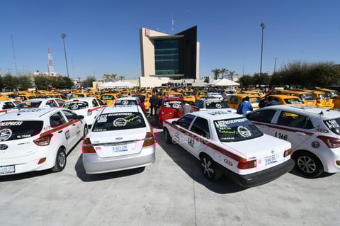 Taxistas exigen 'meter en orden' a Uber y DiDi en Torreón