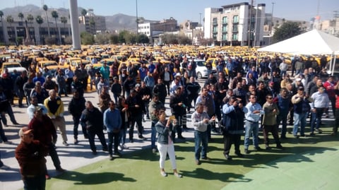 Taxistas exigen 'meter en orden' a Uber y DiDi en Torreón