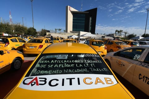 Taxistas exigen 'meter en orden' a Uber y DiDi en Torreón