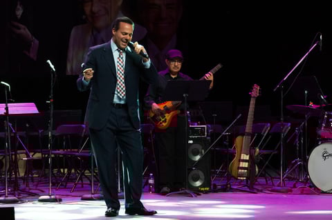 Homenajean al 'Príncipe de la canción' en Durango