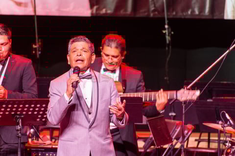 La velada fue un viaje a través de la canciones que hicieron a José José una leyenda de la música mexicana.