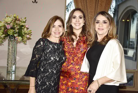 Lucía Pérez y Elvia Pérez organizadoras de la recepción.