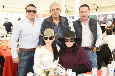 Marco Casas, Gualberto Casas, Blanca Faccuseh, Karina Torres y Marco Torres