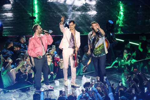 Danna Paola, Luisito Comunica, Ángela Aguilar, Franco Escamilla y Aislin Derbez fueron los presentadores 