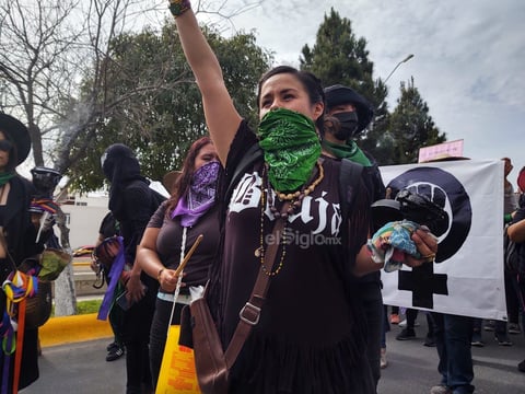 Pidieron a los hombres presentes que se retiraran.