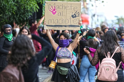 Feministas duranguenses marchan en Día Internacional de la Mujer