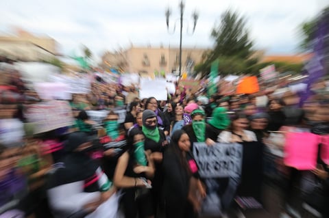 Feministas duranguenses marchan en Día Internacional de la Mujer