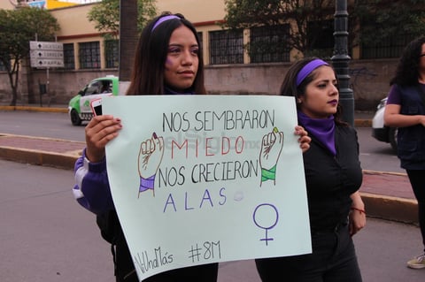 Feministas duranguenses marchan en Día Internacional de la Mujer