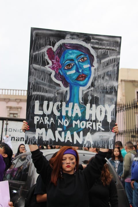 Feministas duranguenses marchan en Día Internacional de la Mujer