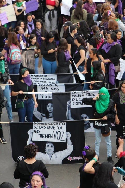 Feministas duranguenses marchan en Día Internacional de la Mujer