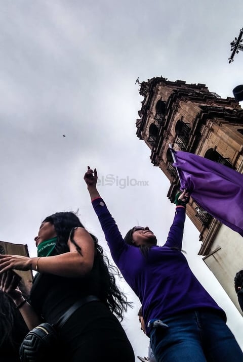 Feministas duranguenses marchan en Día Internacional de la Mujer
